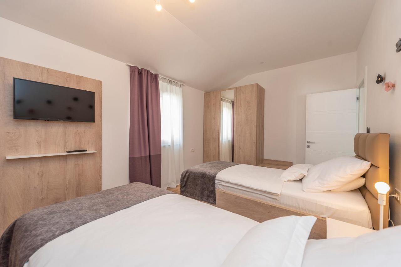 Luxury Apartments - La Vir 5& 6 Esterno foto