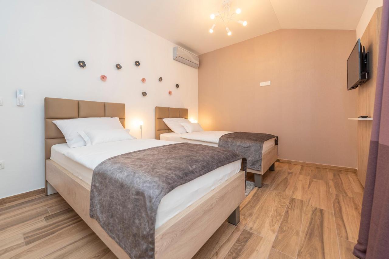 Luxury Apartments - La Vir 5& 6 Esterno foto