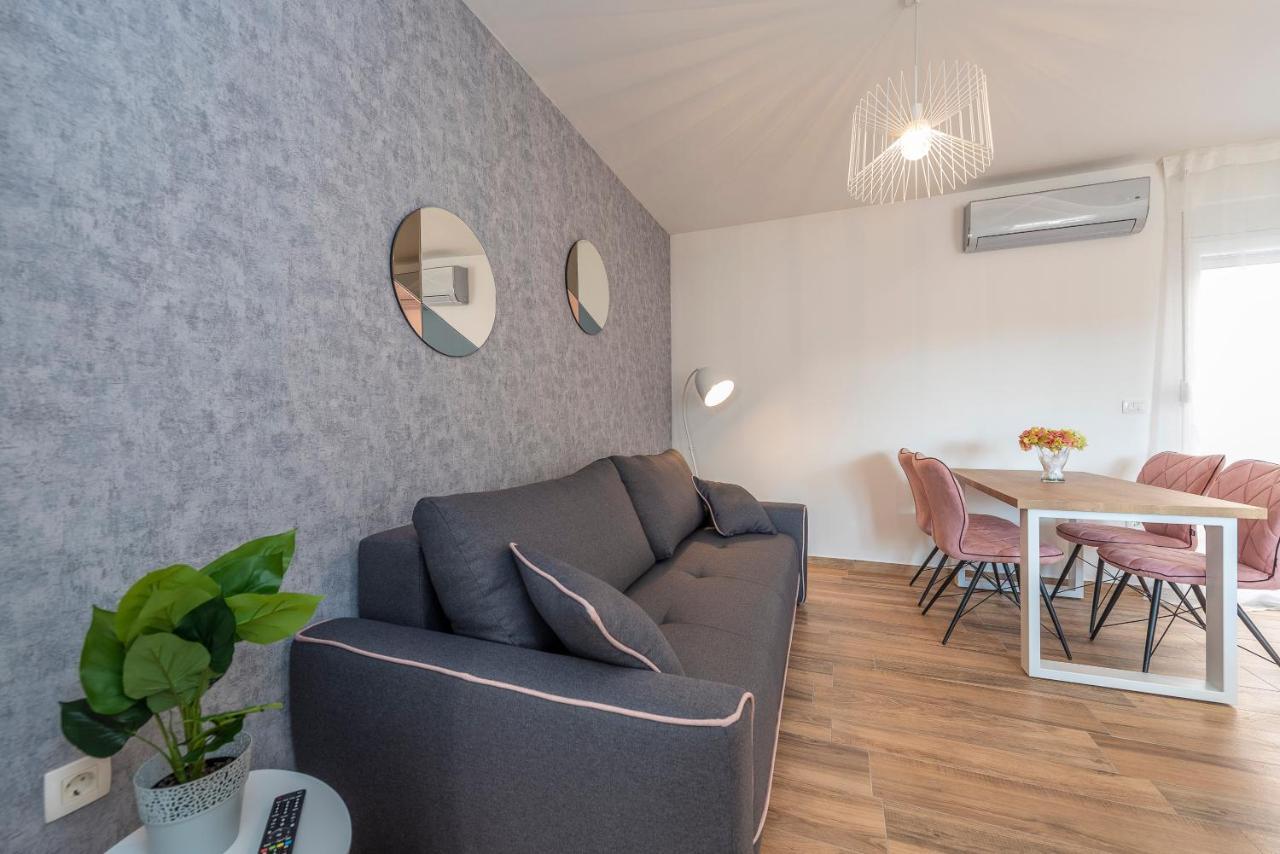 Luxury Apartments - La Vir 5& 6 Esterno foto