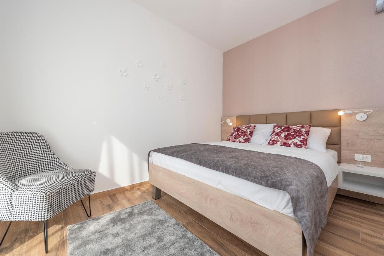 Luxury Apartments - La Vir 5& 6 Esterno foto