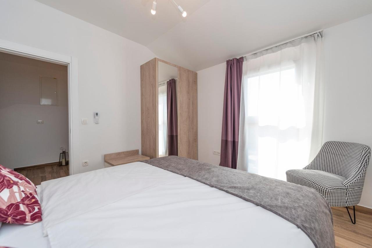 Luxury Apartments - La Vir 5& 6 Esterno foto